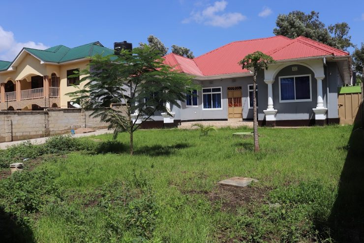 4- Bedroom House with Good Finishing & High Ceiling