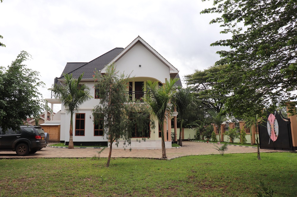4-Bedroom House for rent with all rooms Self Contained