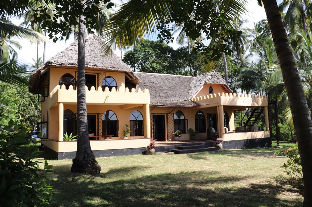 4-Bedroom Property on the beach