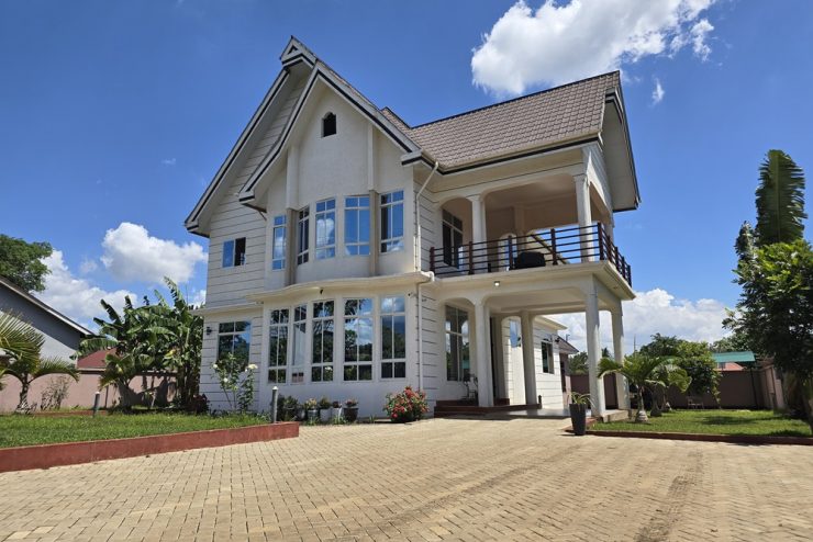 5-Bedrooms House with all Self Contained Rooms