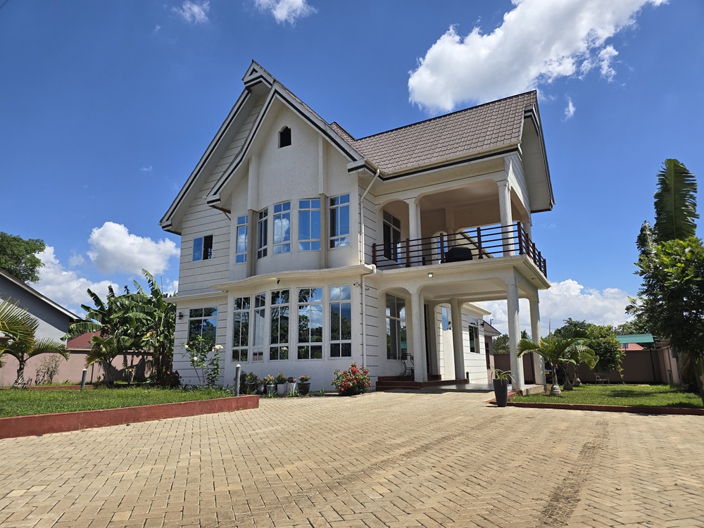 5-Bedrooms House with all Self Contained Rooms